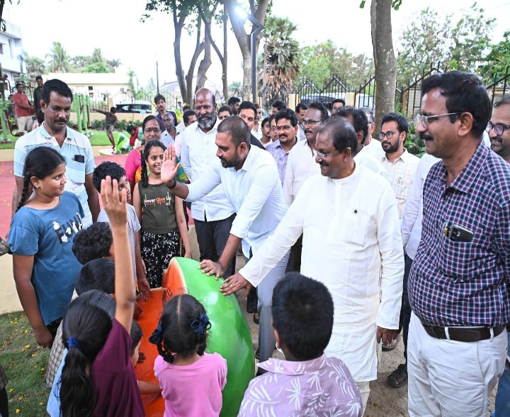 రాజమండ్రిలో ‘ఫ్రూట్స్ పార్క్’ ప్రారంభం