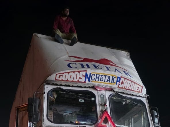 మద్యం మత్తులో లారీ డ్రైవర్ హల్ చల్