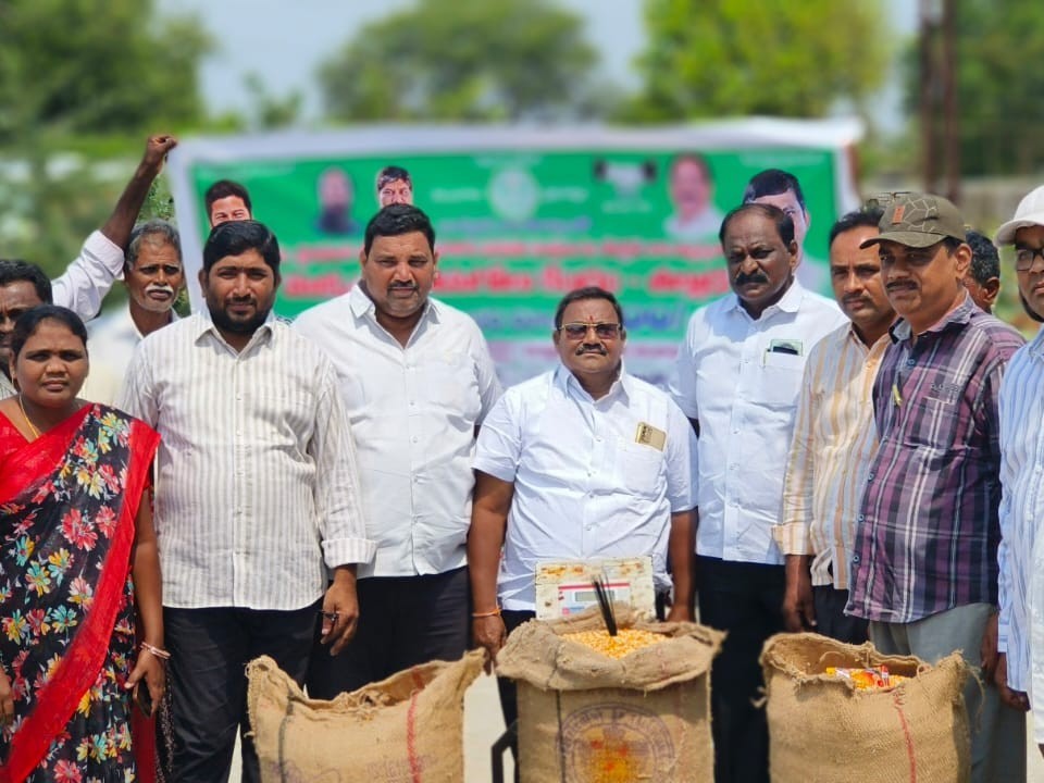 వైరాలో మొక్కజొన్న కొనుగోలు కేంద్రం ప్రారంభం