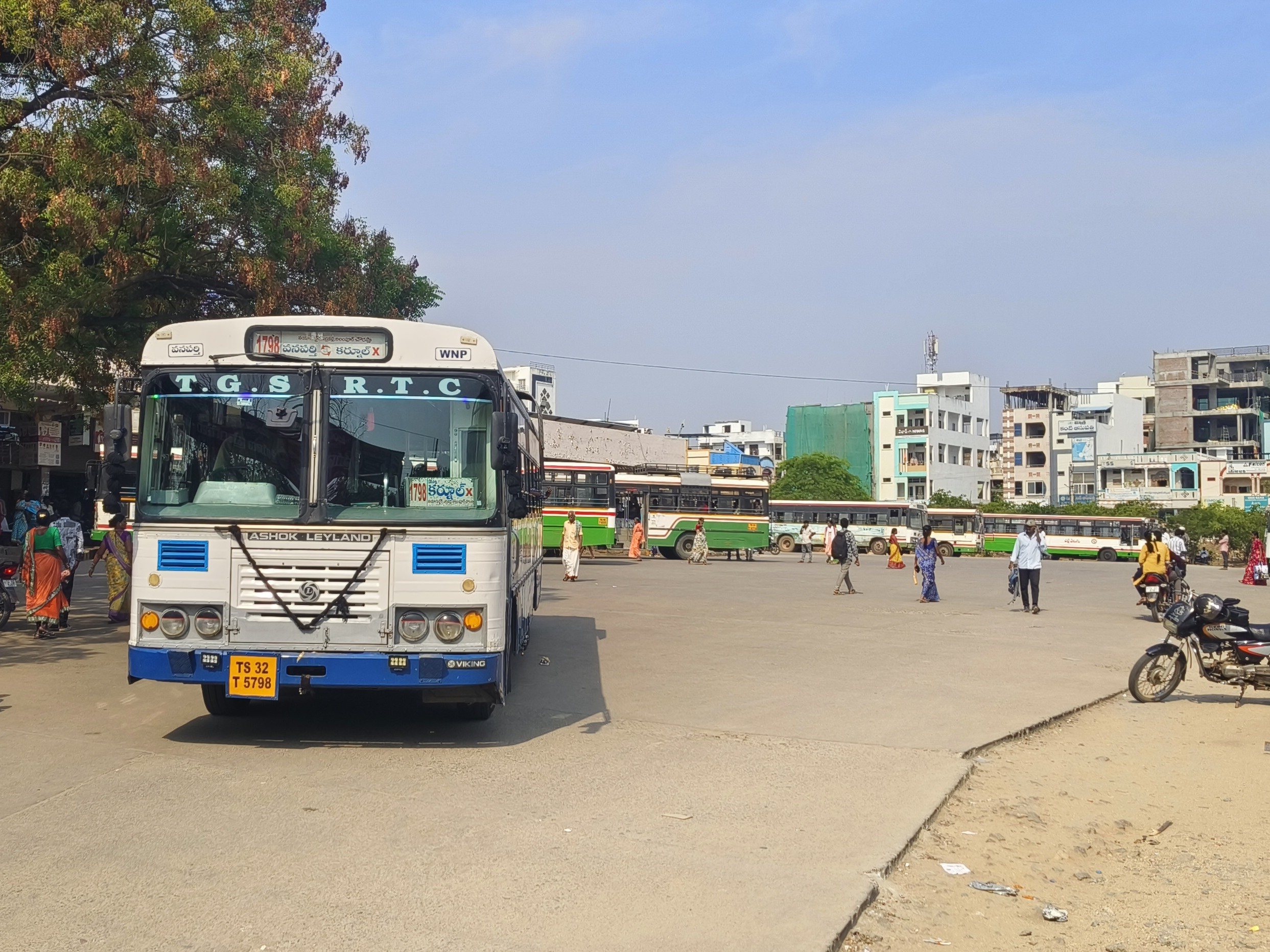 బస్సులు ప్రారంభం.. సద్వినియోగం చేసుకోవాలి: డీఎం