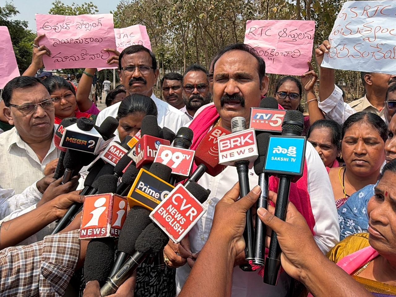 ‘ఆర్టీసీ కార్మికులను ప్రభుత్వ ఉద్యోగులుగా గుర్తించాలి’