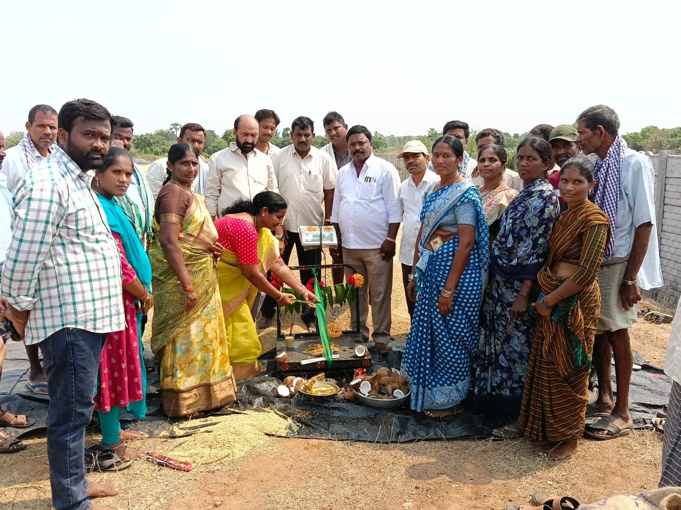 పెద్దవంగరలో కొనుగోలు కేంద్రం ప్రారంభం
