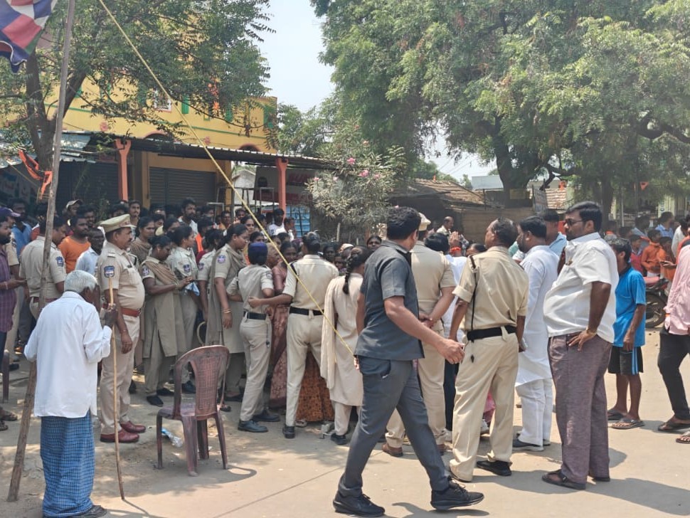 బొల్లికుంటలో శివాజీ విగ్రహ వివాదం.. గ్రామంలో ఉద్రిక్తత