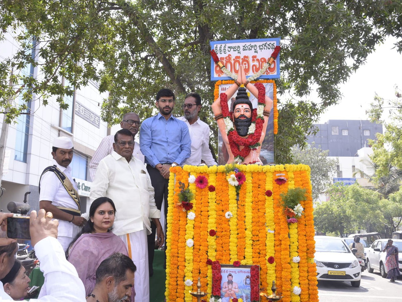 లక్ష్య సాధనలో భగీరథుడిని ఆదర్శంగా తీసుకోవాలి: కలెక్టర్