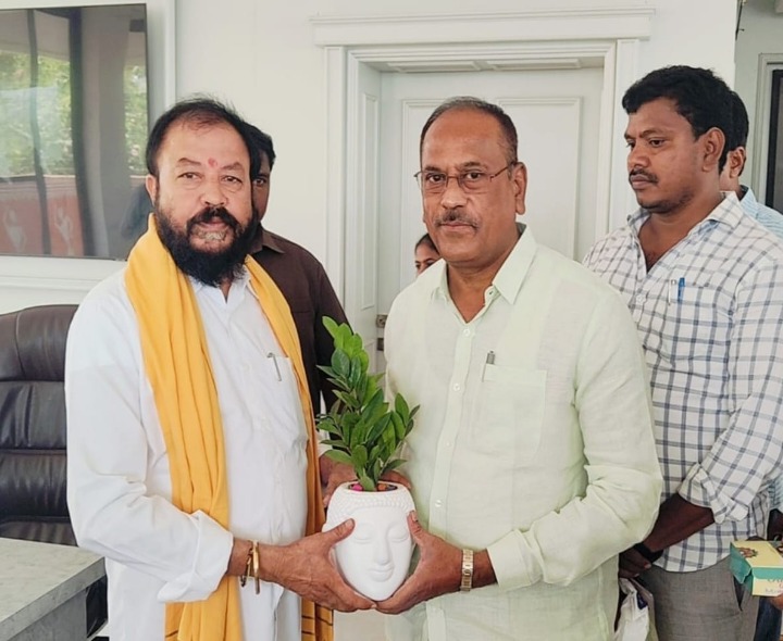 ‘ప్రతి ఒక్కరికి ప్రభుత్వ పథకాలు అందేలా చూడాలి’