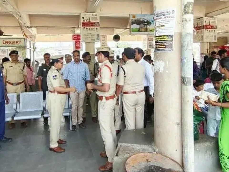 ఆర్టీసీ బస్టాండ్ వద్ద కట్టుదిట్టమైన భద్రత: ఎస్పీ