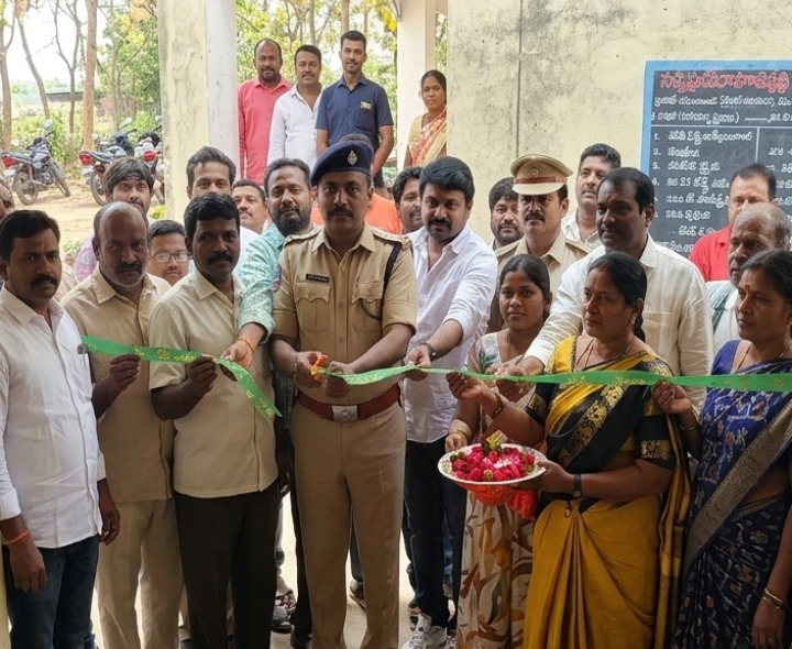 సీసీ కెమెరాలు ఉంటే నేరాలు తగ్గుతాయి: డీఎస్పీ