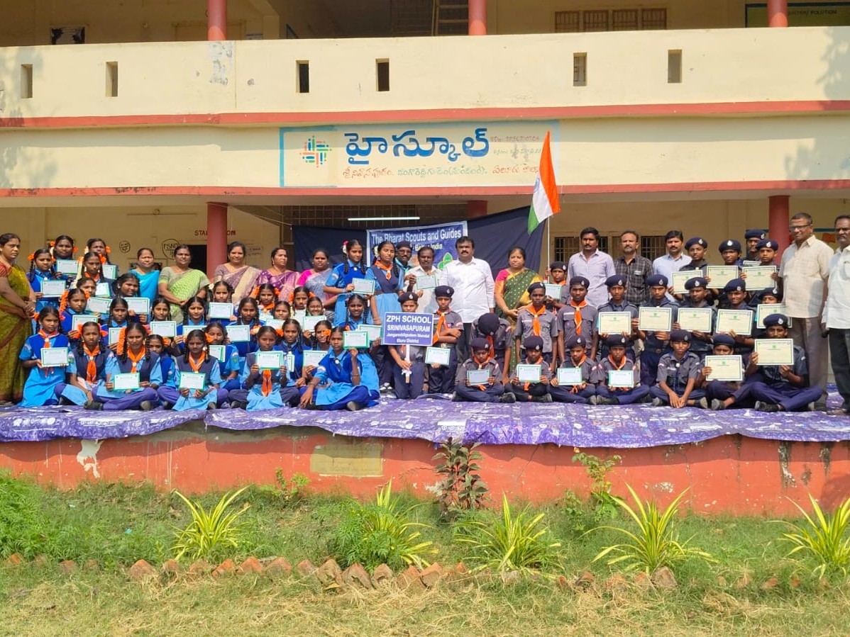 విజేతలకు సర్టిఫికెట్లు అందజేసిన జడ్పీటీసీ