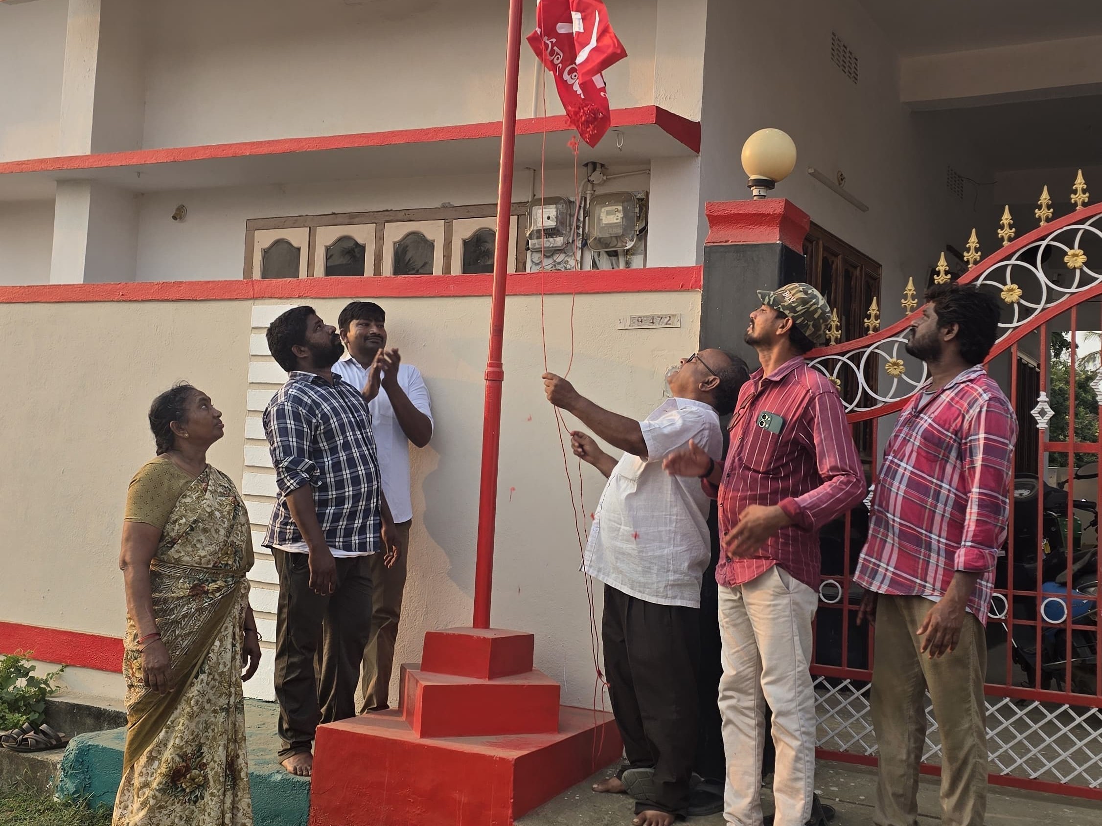 ‘కార్పొరేట్ సంస్థలకు అనుకూలంగానే కేంద్రం పనిచేస్తుంది’