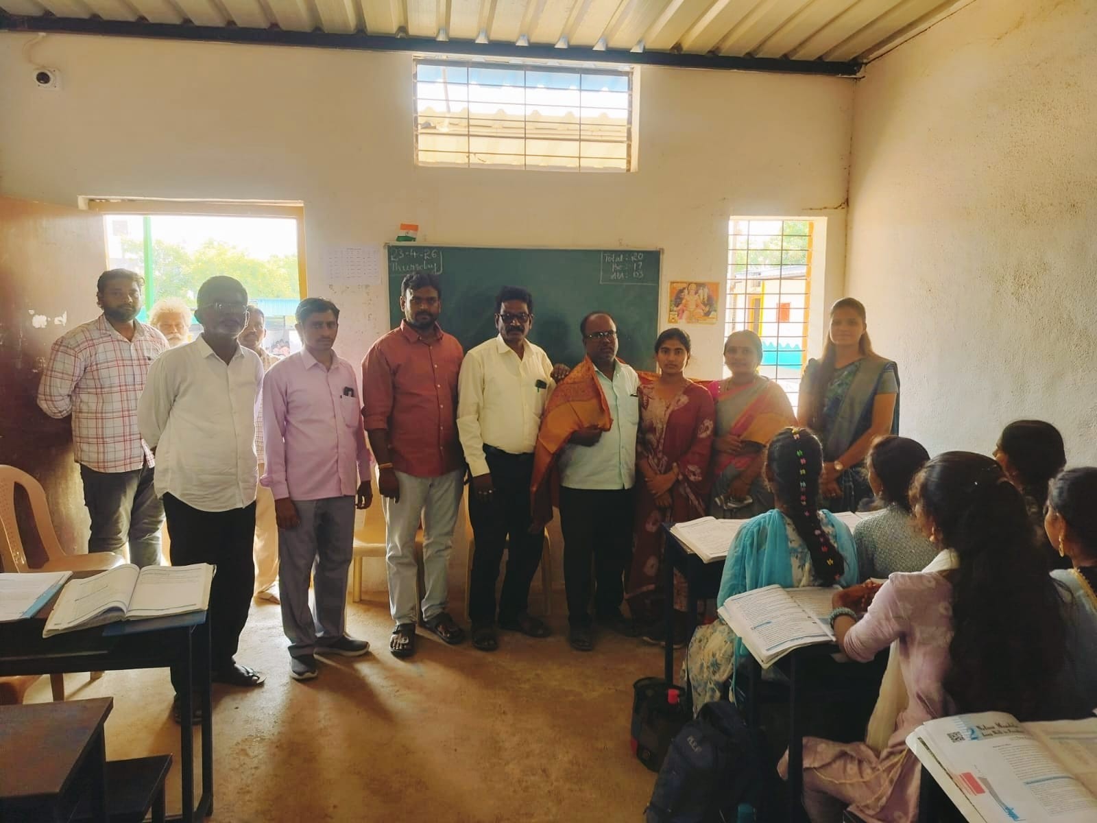 ఇంటర్‌లో 988 మార్కులు సాధించిన దీపికకు సన్మానం