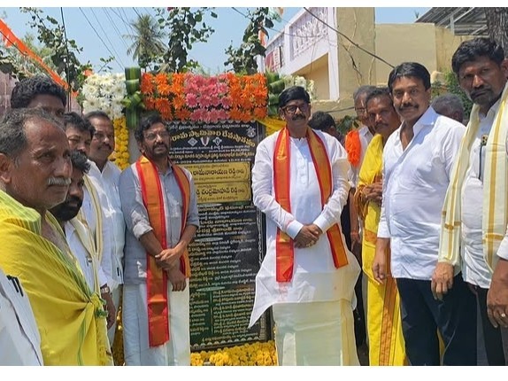 విరువూరులో వైభవంగా మహా కుంభాభిషేకం