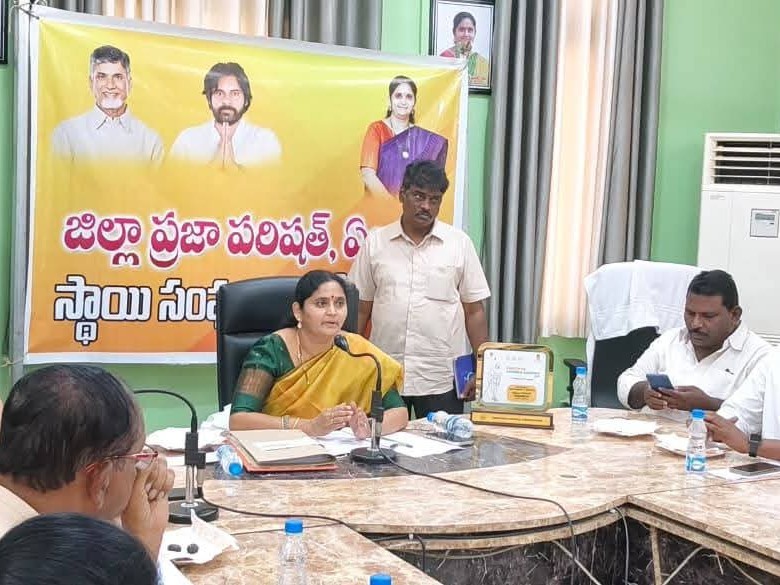‘జిల్లాను ఆదర్శ జిల్లా పరిషత్‌గా తీర్చిదిద్దాలి’