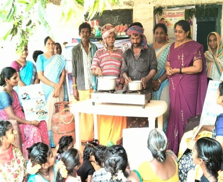 బాపులపాడులో పోషణ పక్వాడ కార్యక్రమం