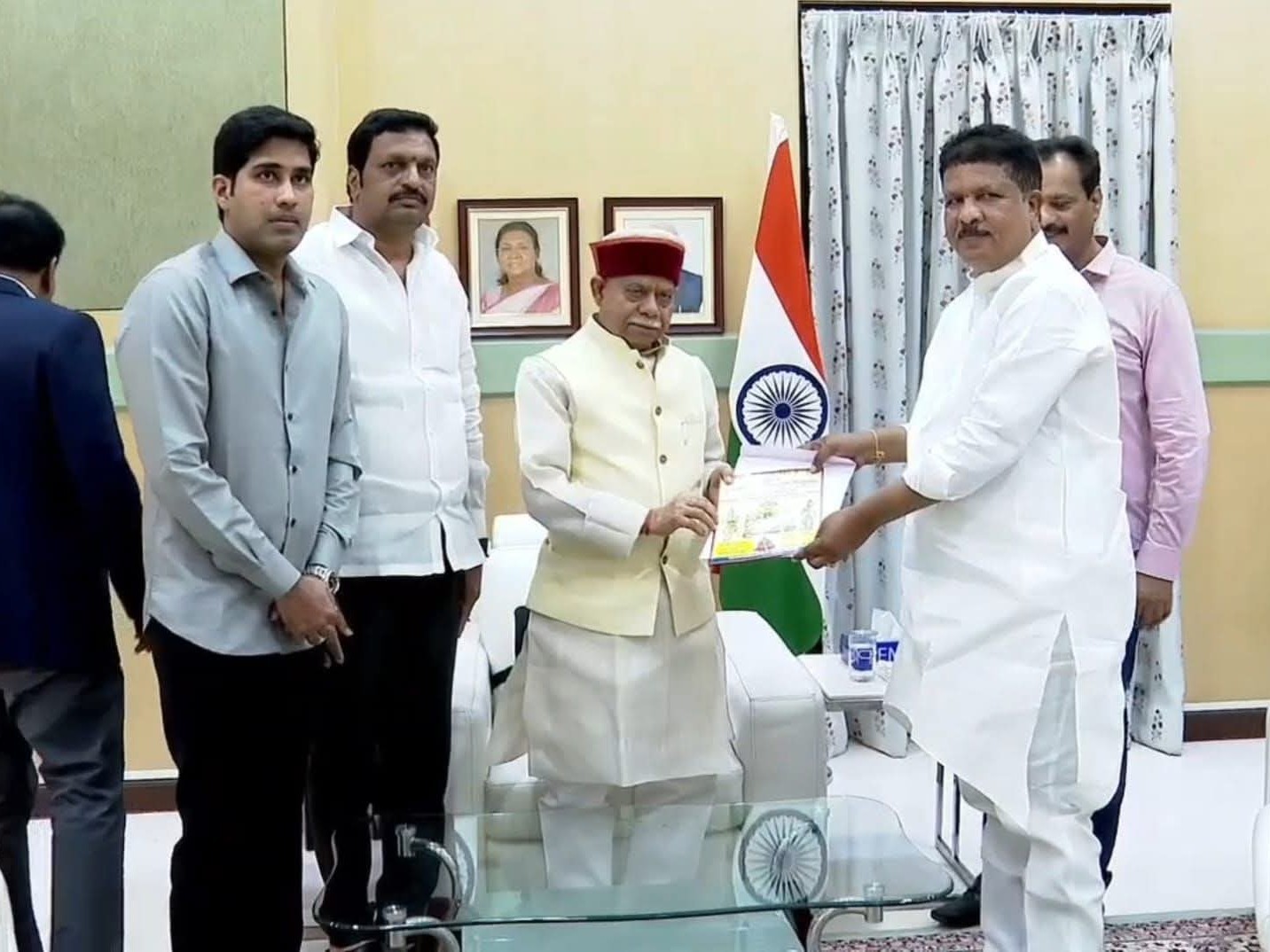 కూకట్‌పల్లి రామాలయ కుంభప్రోక్షణకు గవర్నర్‌కు ఆహ్వానం