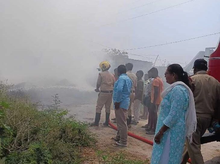 స్వర్ణ గ్రామంలో అగ్ని ప్రమాదం