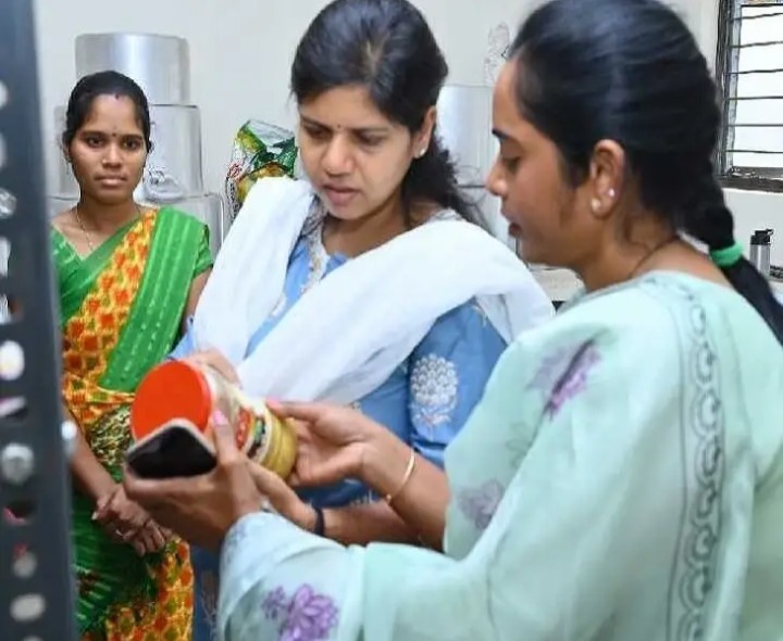 వృద్ధాశ్రమం నిర్వహణపై కలెక్టర్ ఆగ్రహం