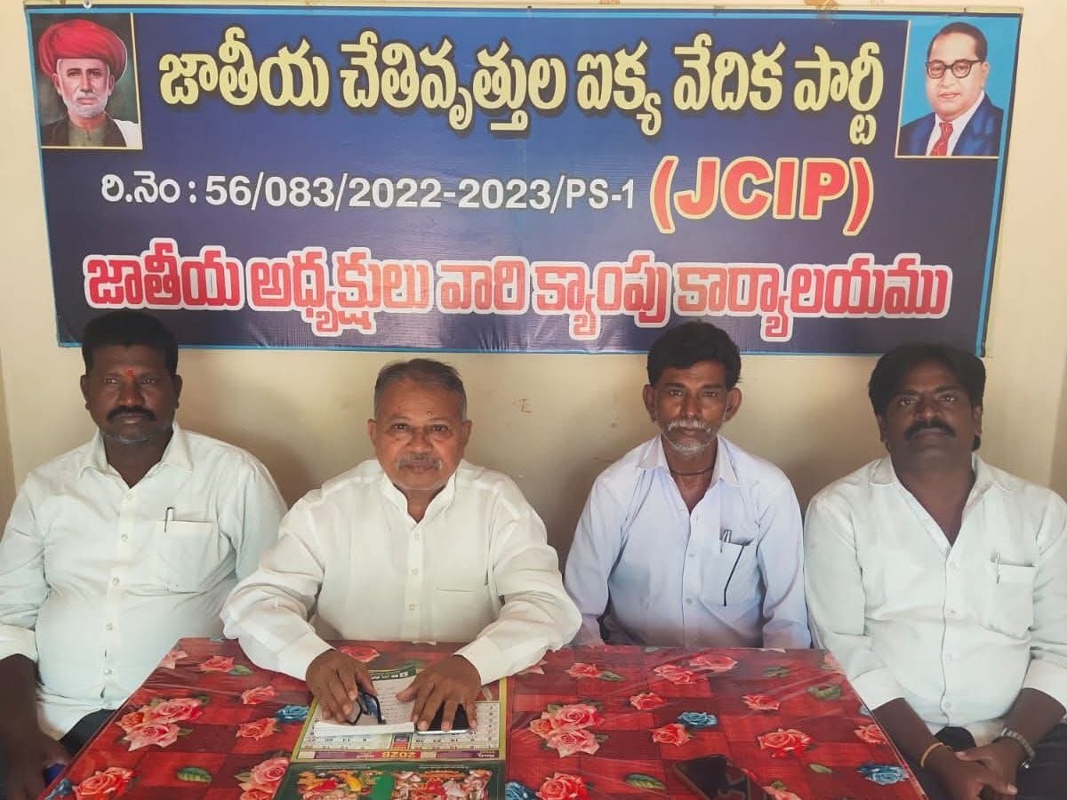 చేనేత కార్మికుల హామీలను నెరవేర్చాలి: మల్లికార్జున