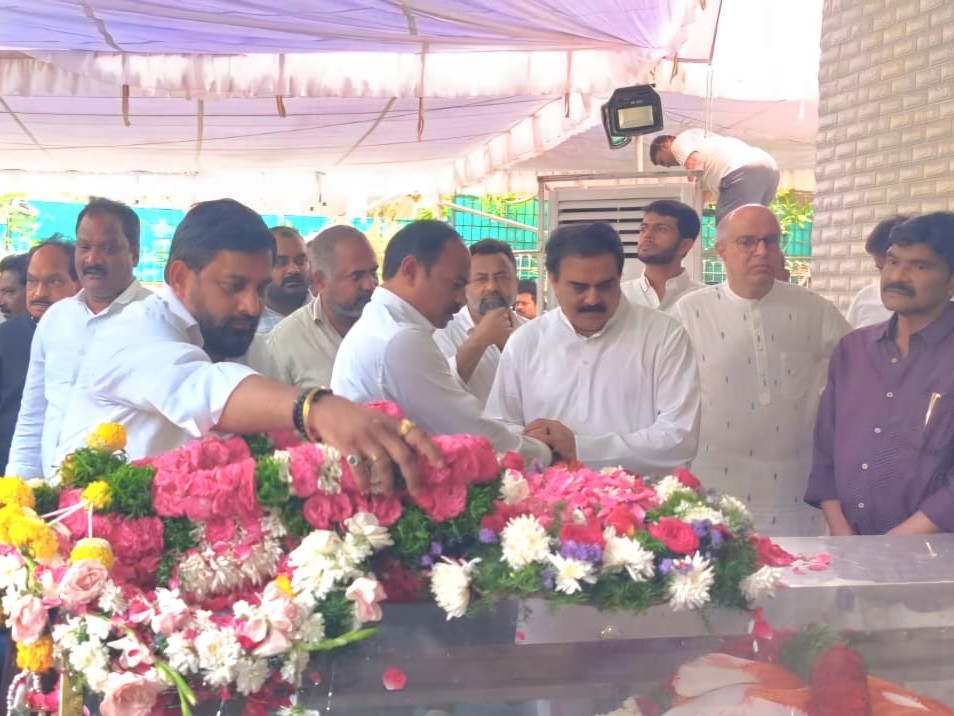 నాదెండ్ల భాస్కరరావు భౌతికకాయానికి నివాళి