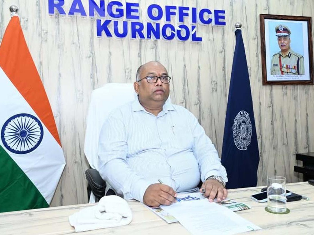 కర్నూలు వీఆర్‌కు ఇద్దరు సీఐలు