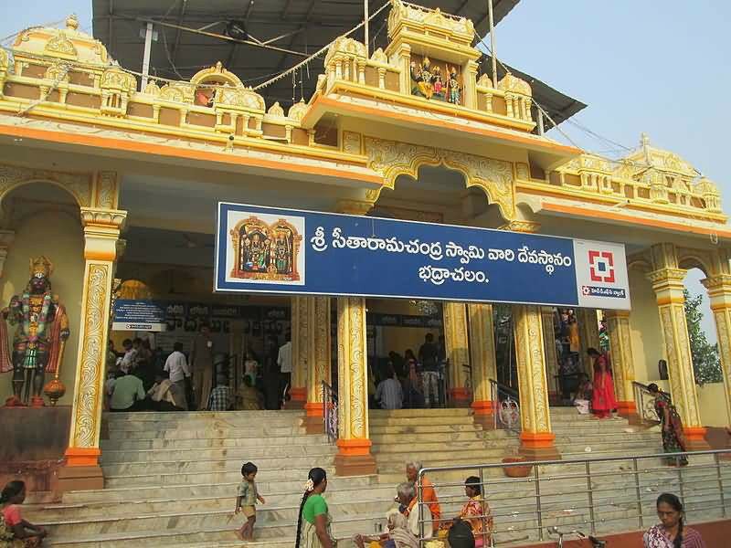 రామయ్యకు స్వర్ణాభరణాలు అందించిన భక్తుడు