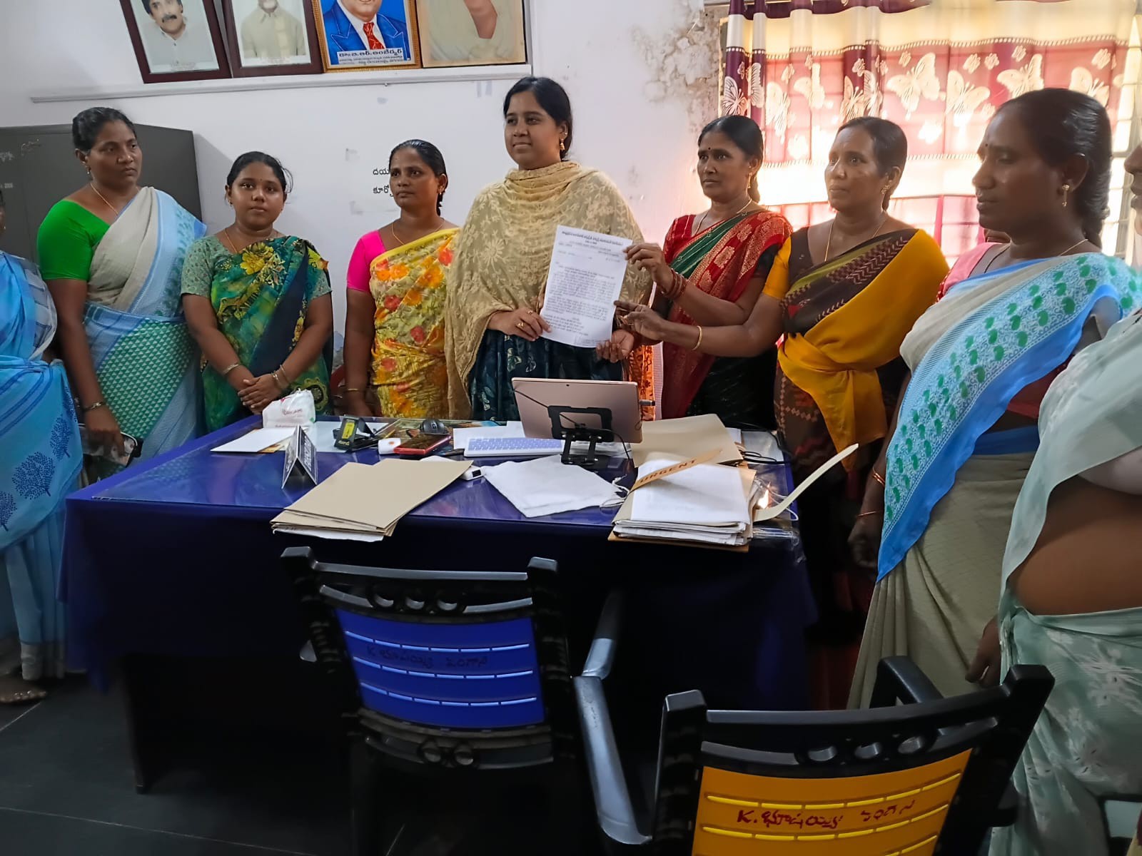 సమస్యలు పరిష్కరించాలని అంగన్వాడీల నిరసన