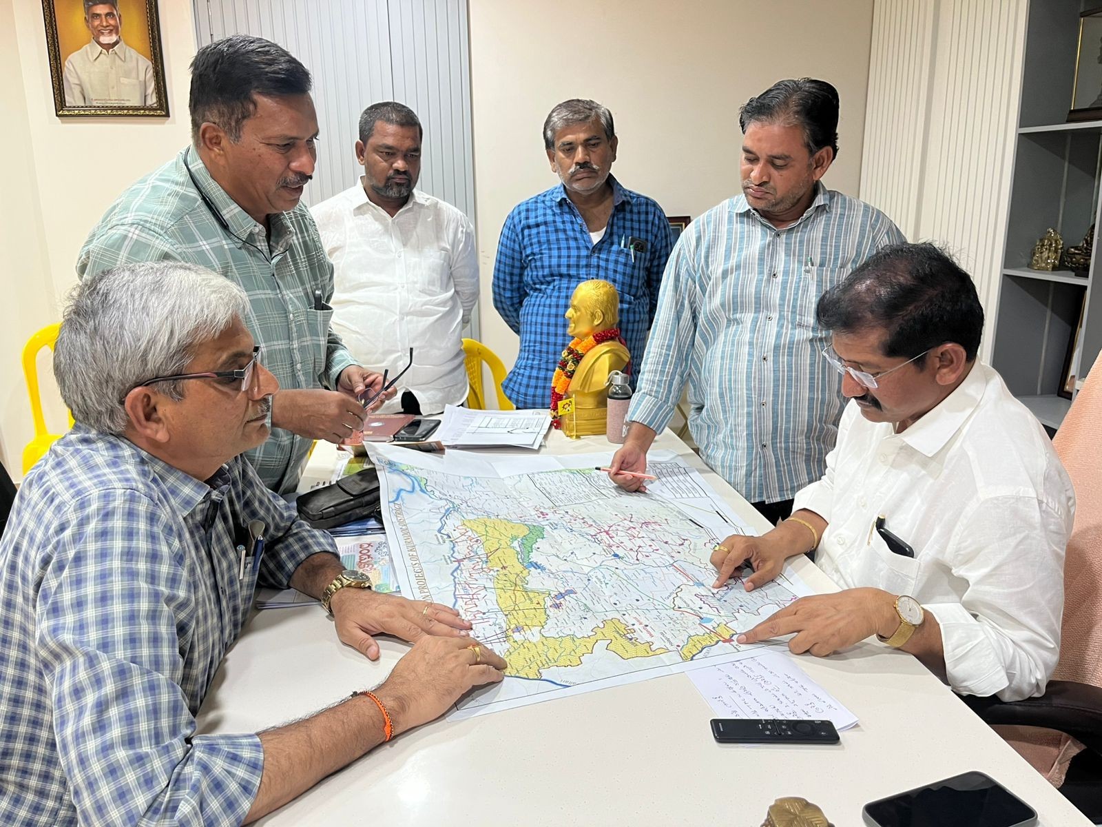 సాగునీటి ప్రాజెక్టులపై ఎంపీ సమీక్షా