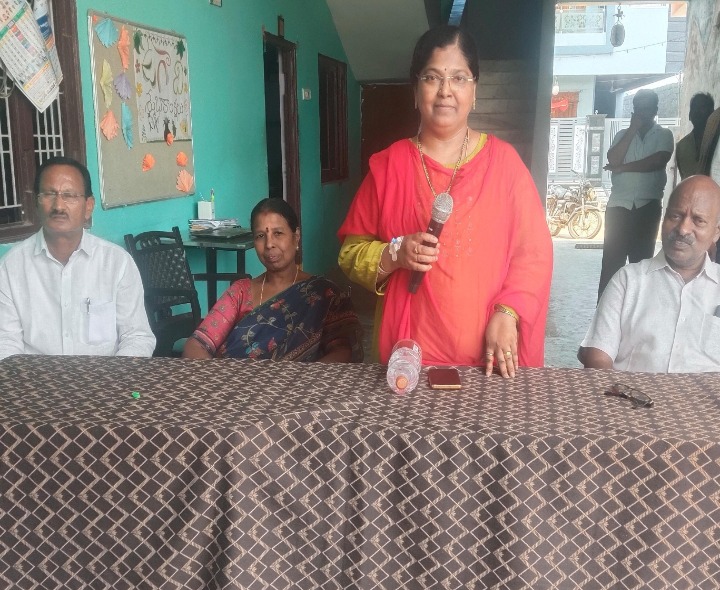 సమాజంలో వెలకట్టలేని ఆస్తి విద్య మాత్రమే: తహసీల్దార్