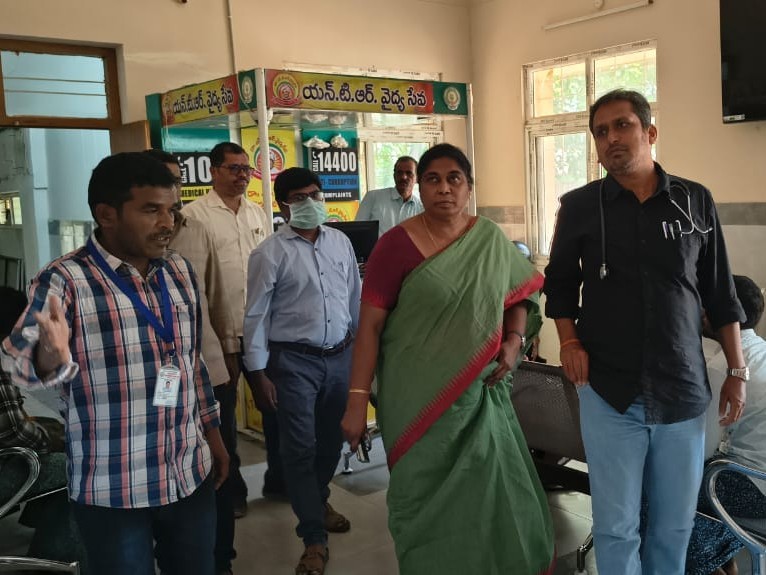 ప్రభుత్వ ఆసుపత్రిలో ఆకస్మిక తనిఖీలు