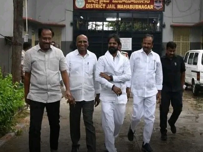 జైల్లో బీఆర్ఎస్ నేత.. పరామర్శించిన మాజీ మంత్రులు