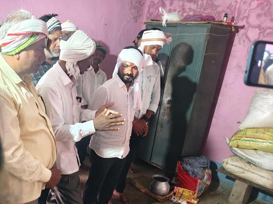 ఆత్రం భీమ్ రావ్ పార్థివ దేహానికి నివాళి అర్పించిన ఎమ్మెల్యే