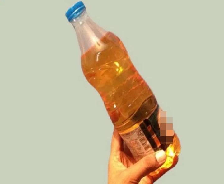 విద్యార్థినిపై పెట్రోల్ పోసిన యువకుడు