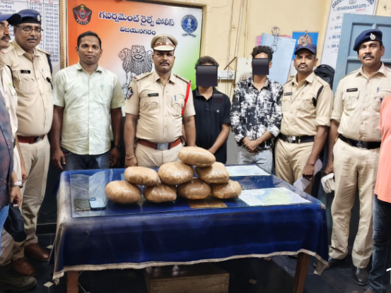 ఆకస్మిక తనిఖీల్లో గంజాయి పట్టివేత. ఎస్సై