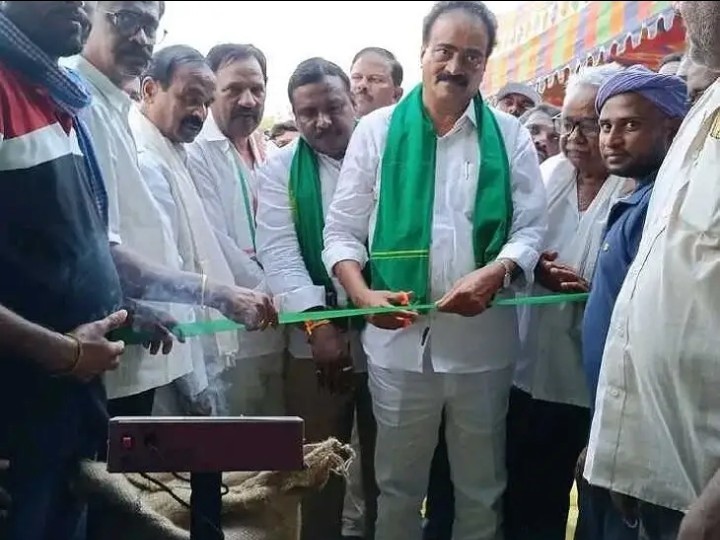 రైతులు పండించిన పంటను ప్రభుత్వం కొనుగోలు చేస్తుంది