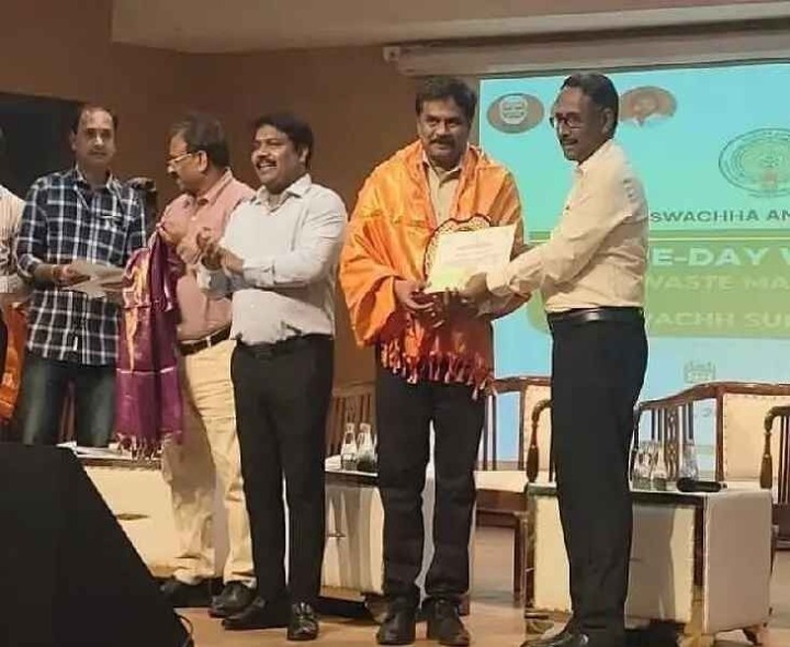 మునిసిపల్ కమీషనర్‌కు ప్రభుత్వ సత్కారం