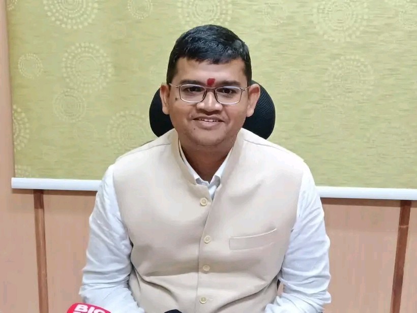 సెలవుల్లో క్లాసులు పెడితే కఠిన చర్యలు: కలెక్టర్