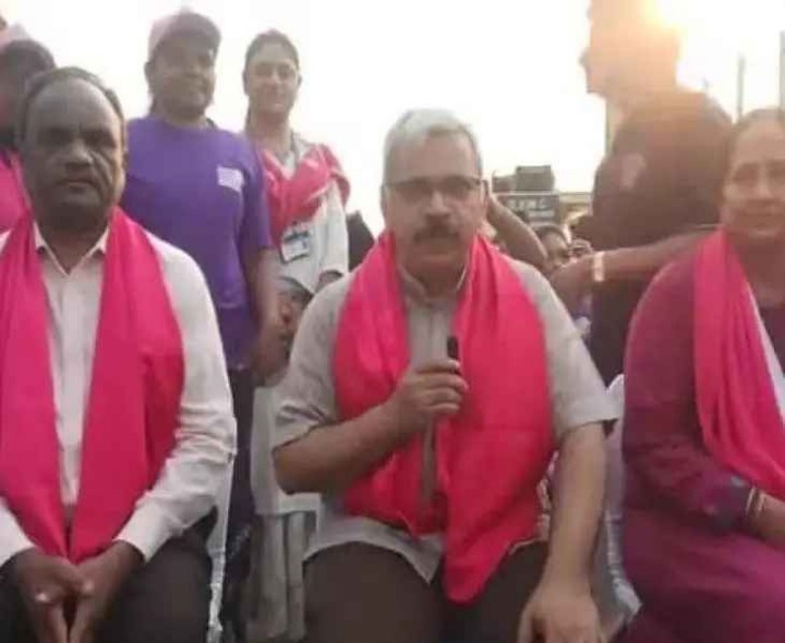 బీచ్ రోడ్డులో విద్యార్థుల సందడి