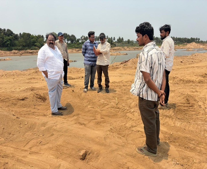 ‘ప్రభుత్వ ధరలకే ఇసుక ఛార్జీలు వసూలు చేయాలి’