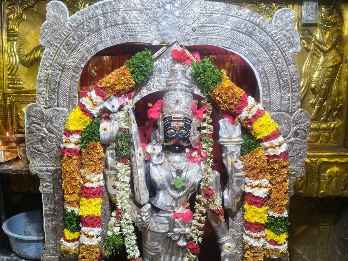 కొత్తకొండ ఆలయంలో ప్రత్యేక పూజలు