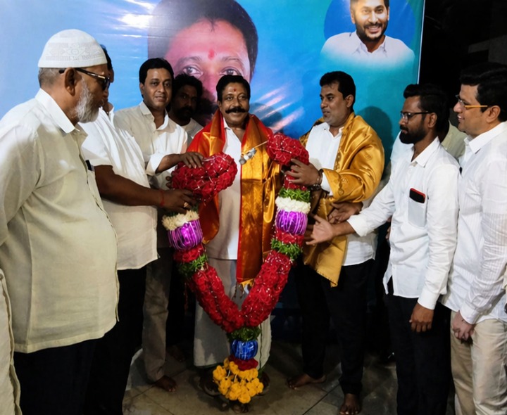 మాజీ ఎమ్మెల్యేకు గజమాలతో ఘన సత్కారం