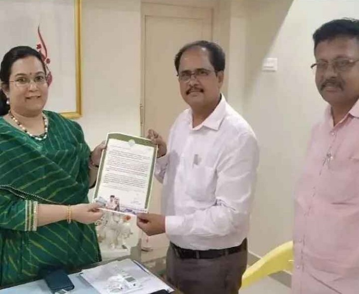 బడి పిలుస్తుంది అమలుపై MLAతో చర్చించిన DEO