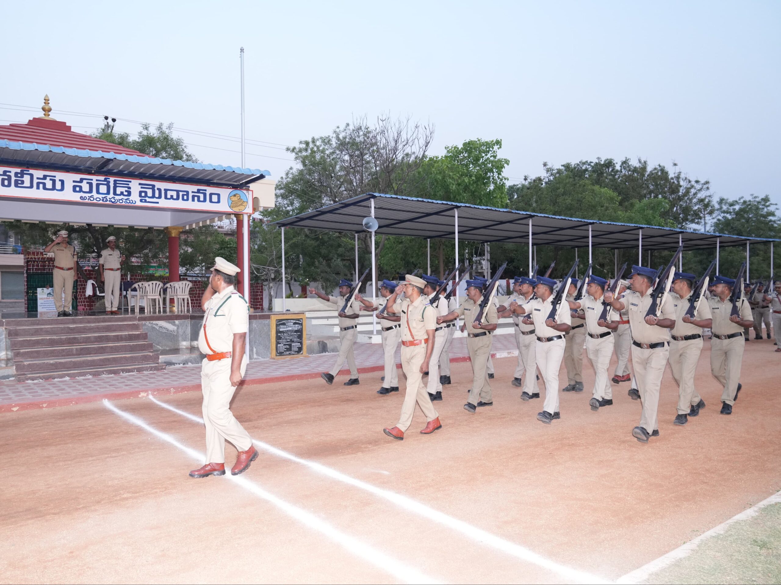 పోలీసుల క్రమశిక్షణకు పరేడ్ సాధన