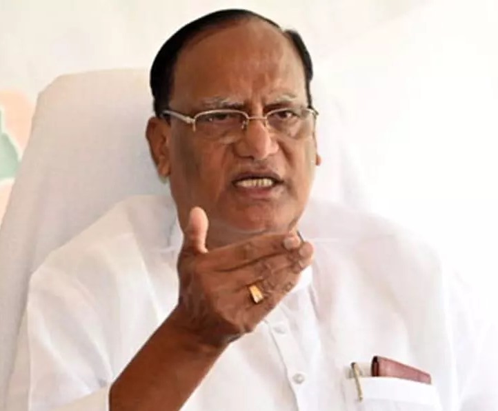 ఆర్టీసీ కార్మికులు ఆలోచించాలి: గుత్తా