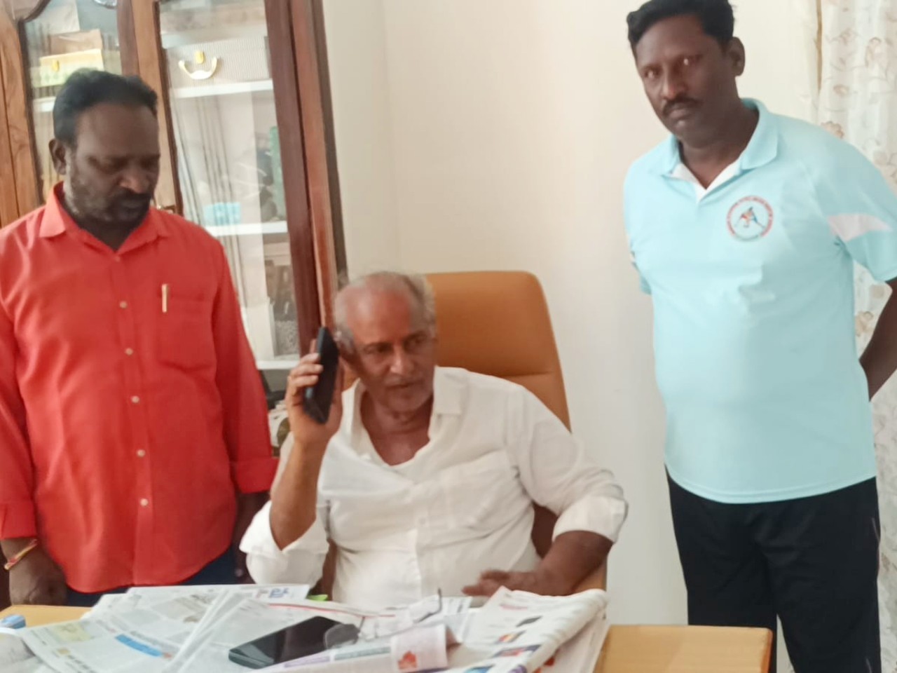 క్రీడాకారుడికి హామీ ఇచ్చిన ఎమ్మెల్యే  కూనంనేని