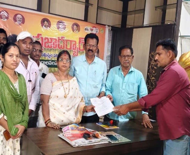 ‘ప్రజా సమస్యల పరిష్కారమే  ప్రభుత్వం లక్ష్యం’