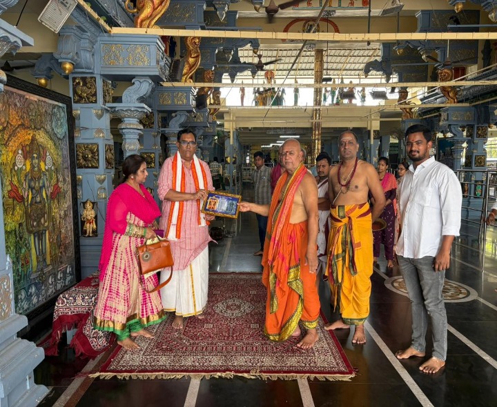 సూర్యనారాయణ స్వామిని దర్శించుకున్న కమిషనర్