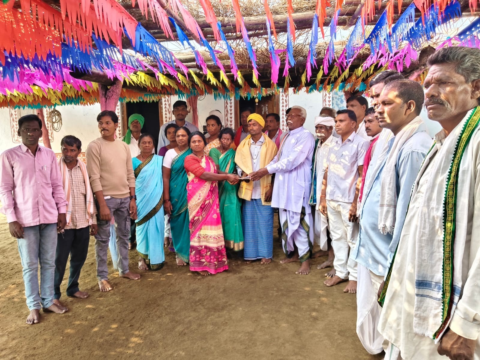 పెళ్లిలలో కట్న కానుకలు నిషేధం.. ఏకమైన గ్రామస్థులు