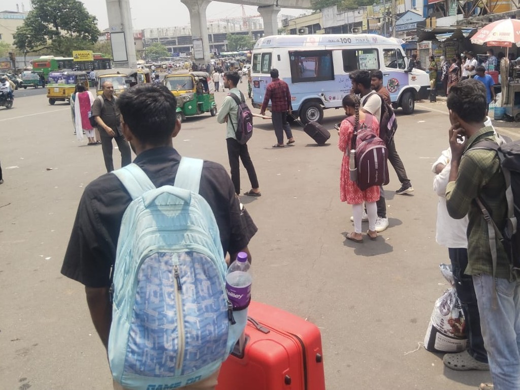 మీ మధ్యే ఉంటాం.. తేడా వస్తే మీ అంతు చూస్తాం..!