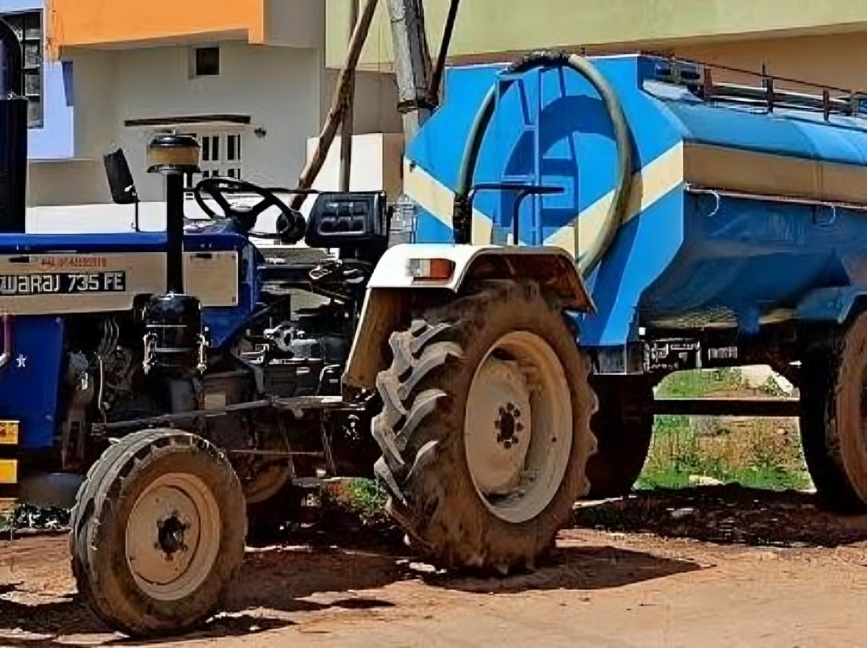 బాపట్లలో ట్యాంకర్లతో తాగునీరు