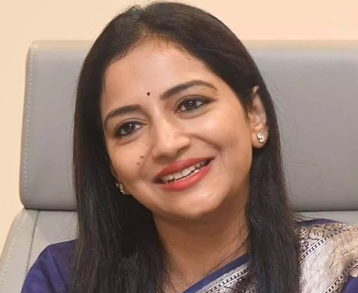 బీజేపీ కార్యాలయానికి మల్లారెడ్డి కోడలు