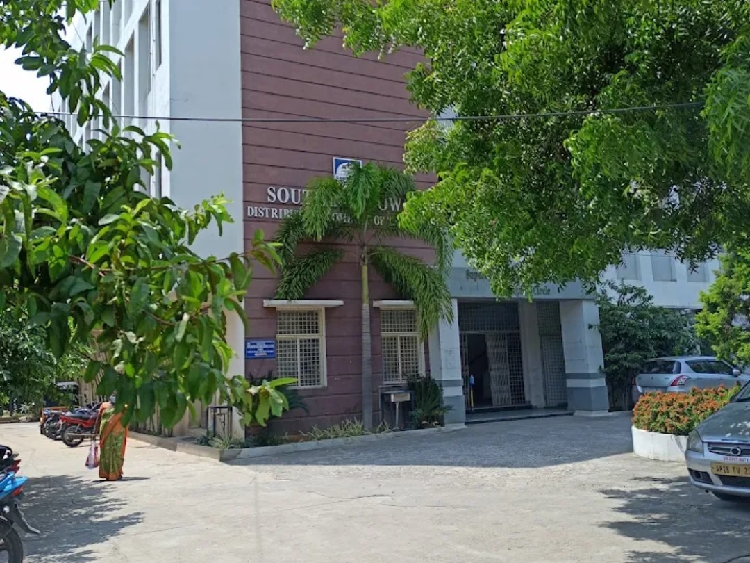 కరెంటు బిల్లులు కట్టకుంటే కనెక్షన్ కట్ చేస్తాం: AE